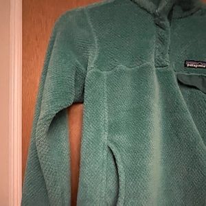 Patagonia women’s green pullover